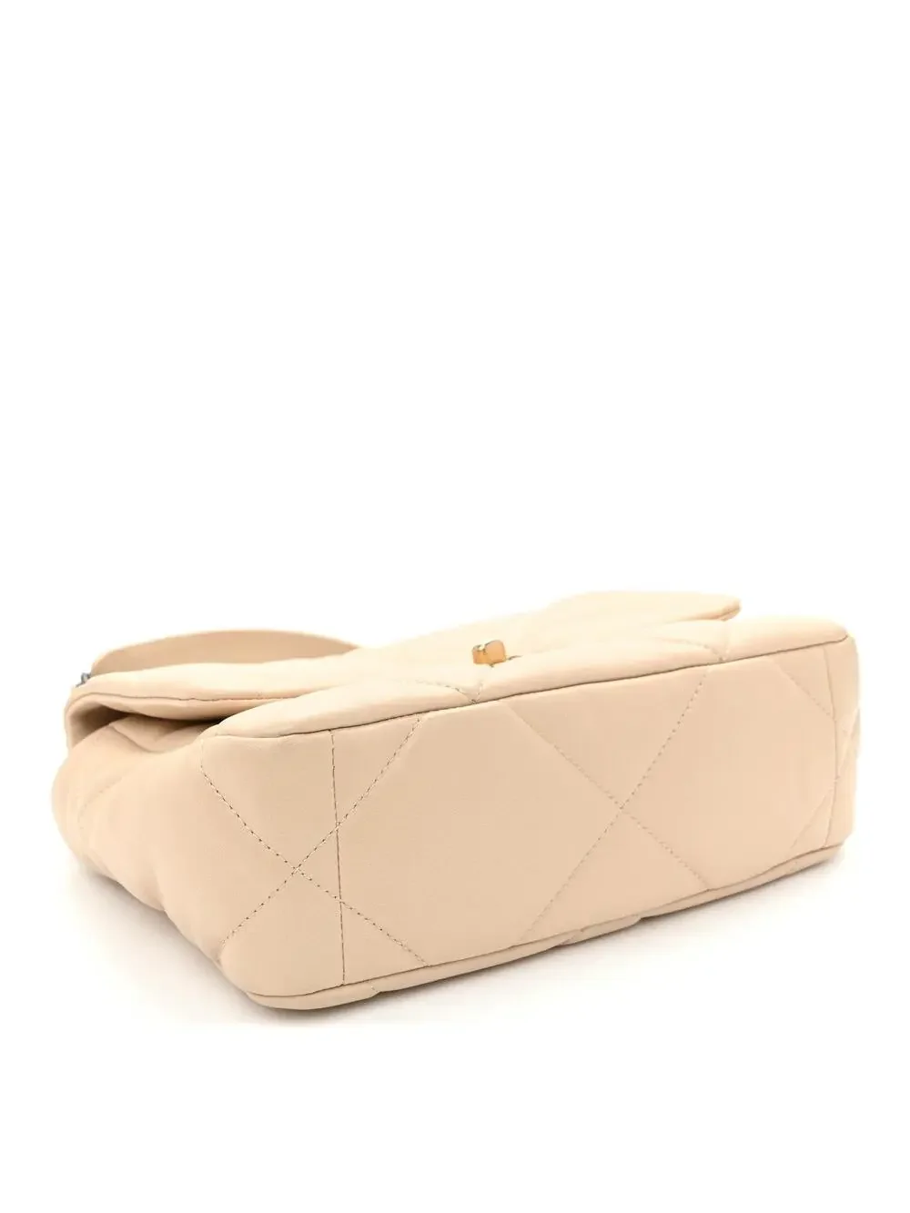 Lambskin Quilted Medium Chanel 19 Flap #333303C46B